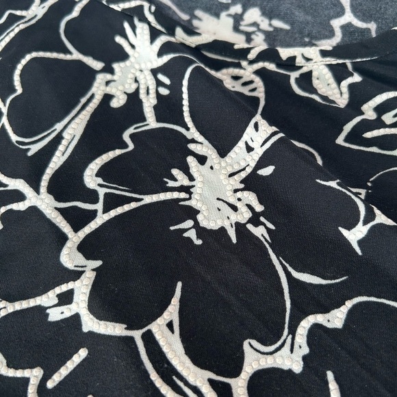 NWOT By Design Black and White Floral With Cut Out Sleeves - Picture 8 of 10